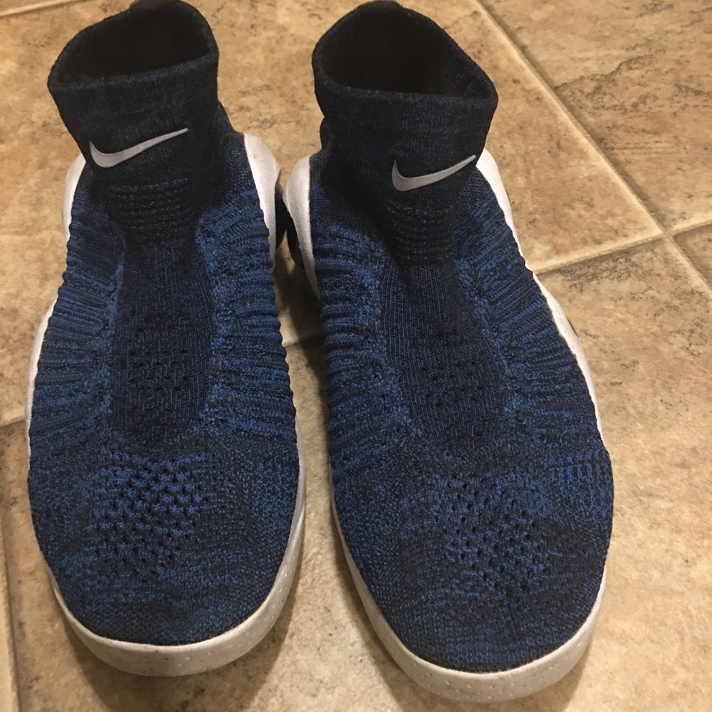 Nike woman shoes dark blue